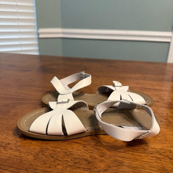 Salt water sandals by Hoy Kids White Sandals size 2 - Picture 3 of 9